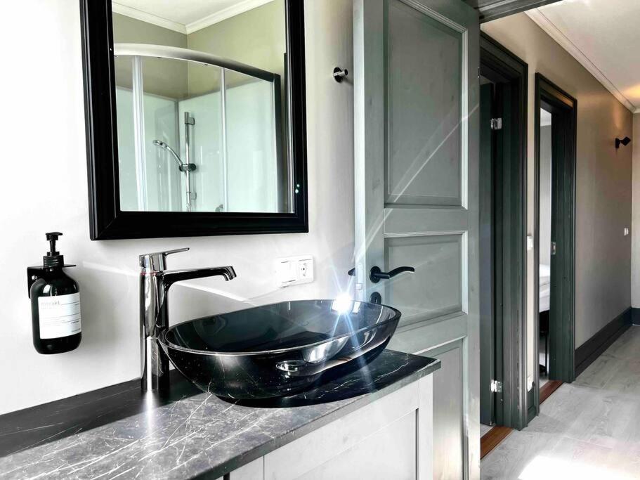 The Greyhouse "Small Apartment" Хофн Экстерьер фото